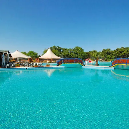 Holiday home Locazione Turistica Borsetti.18 *